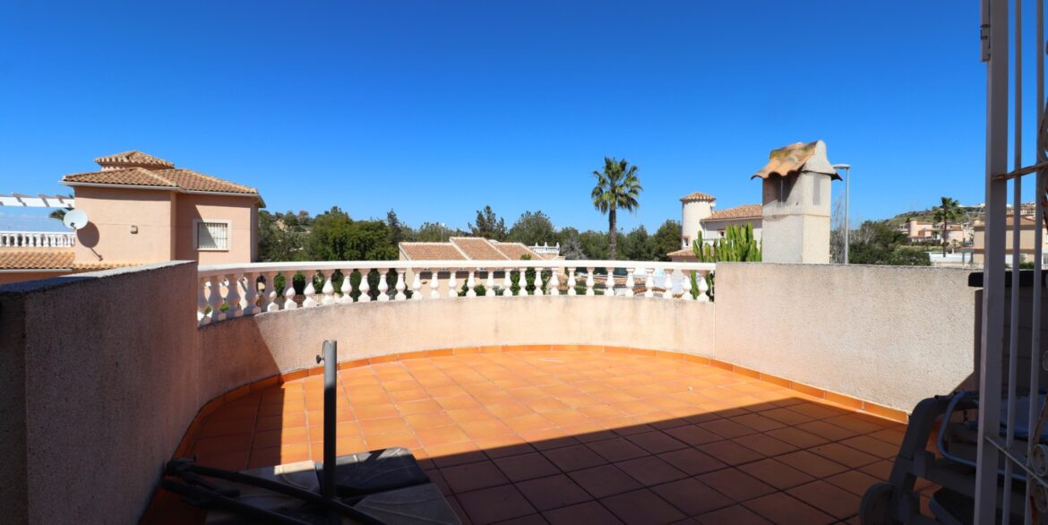 o_1jk5i2u1u11enjaj1b3iscf1dsn20