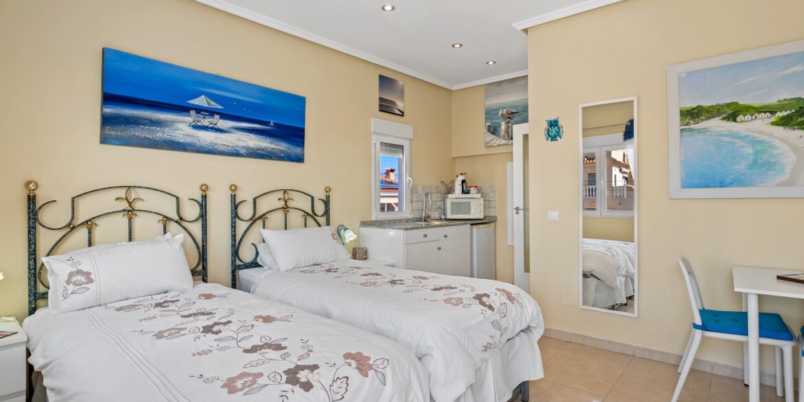 o_1jki5em59ief1ogo8i1q8a1td93h