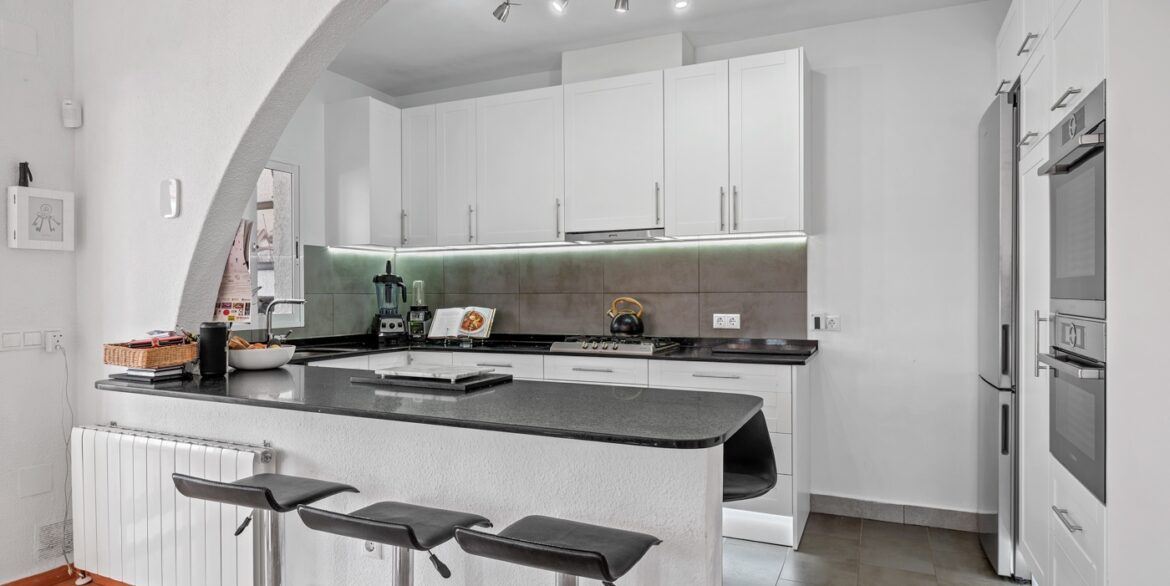 o_1jki5em59kdvs6f166eafu17oj3p