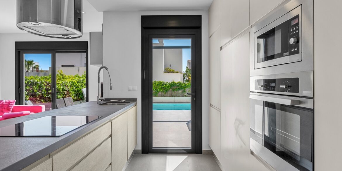 o_1jkiatj641eos92keevjd4e2m