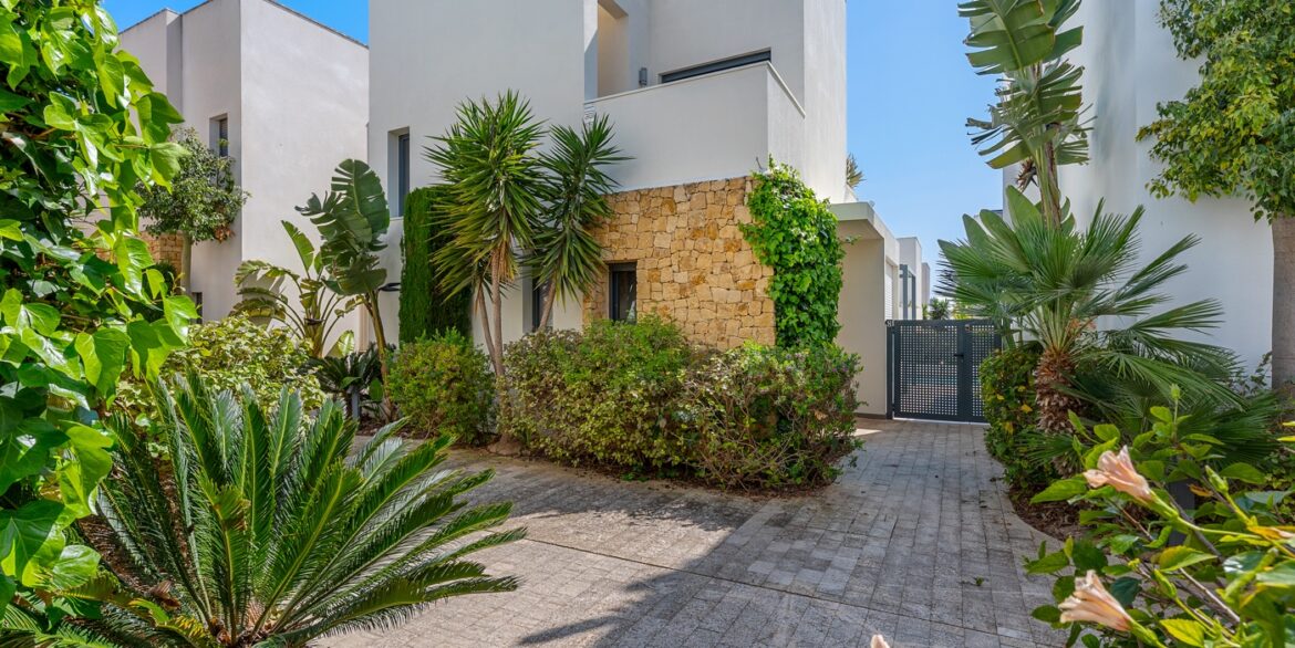 o_1jkiatj647l428fuu41o6h1cr72i