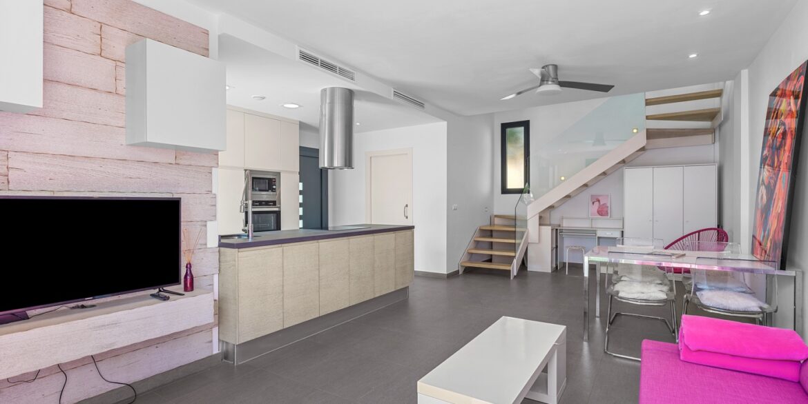 o_1jkiatj64hdv1j9s10fb127p1cu02t