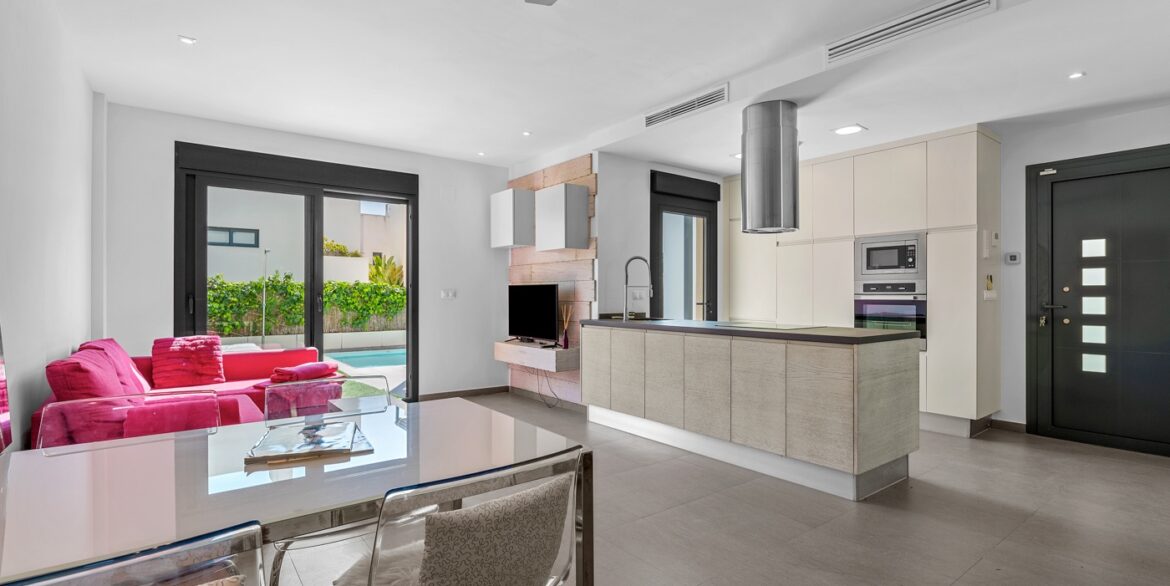 o_1jkiatj64mt212tj1o7p1bad12i2q