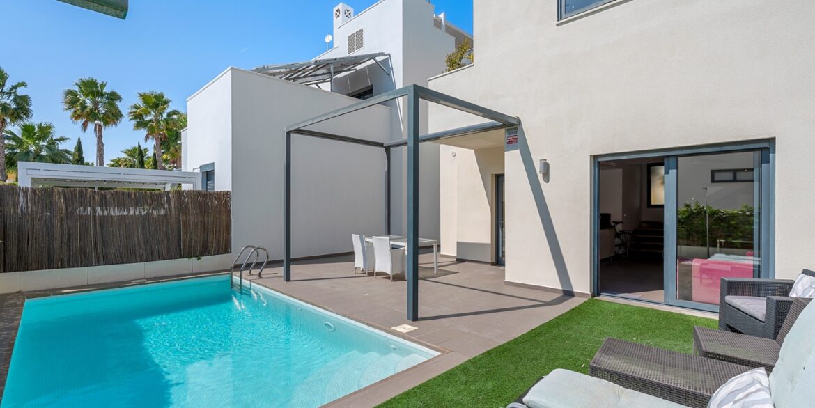 o_1jkiatj6515ike211gje18821k2a3a