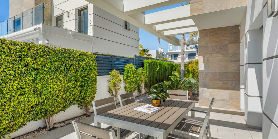 o_1jkm0jjbn1tjr1mvdcg41urhg772n