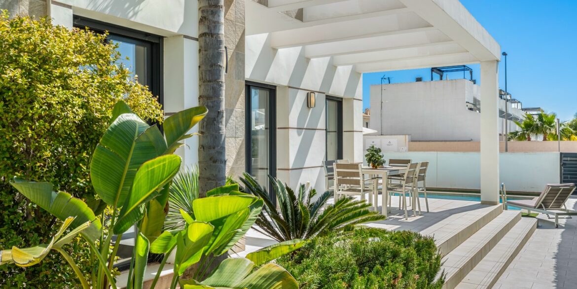 o_1jkm0jjbo13g1cij26m5kqbv92v