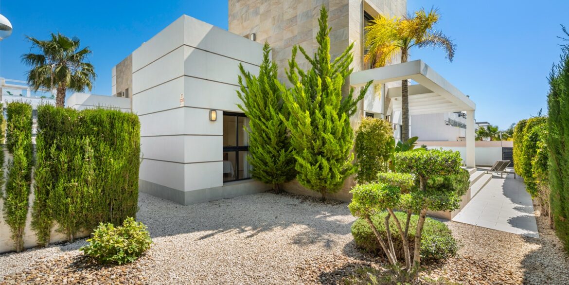 o_1jkm0jjbo2rifeme1b1ip7v8q2u