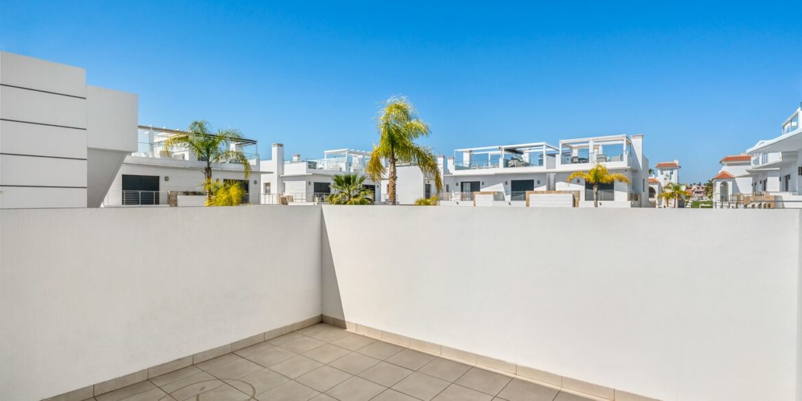 o_1jkm0jjbomj31027om9d4qg6d3p