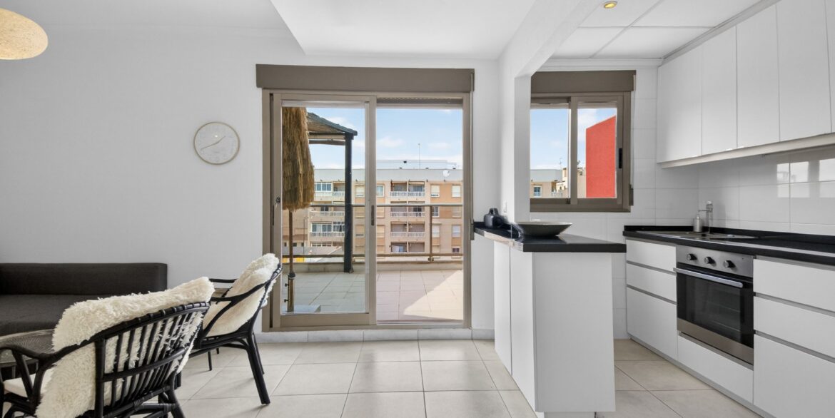 o_1jknqf5e410o21j001d0a1t52tt72k