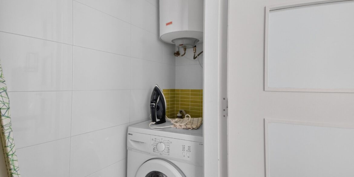 o_1jknqf5e41fuq571p561ocb3qg2j