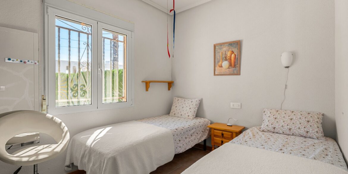 o_1jko1b0ee1nars8u1kv29otrl933