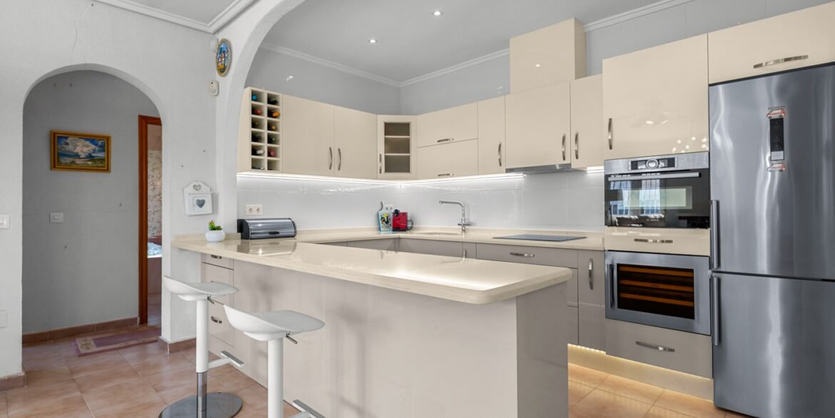 o_1jko1b0ee1vrdcra8076r1s6u3i