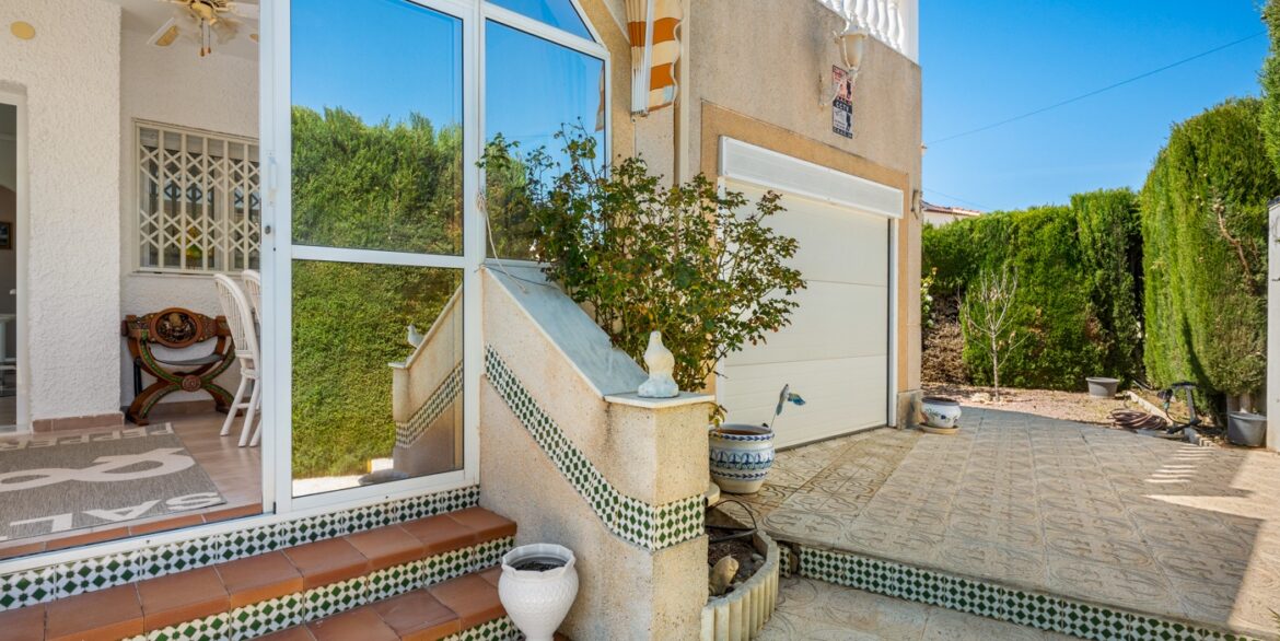 o_1jko1b0eei65p1213kf8de1g822r