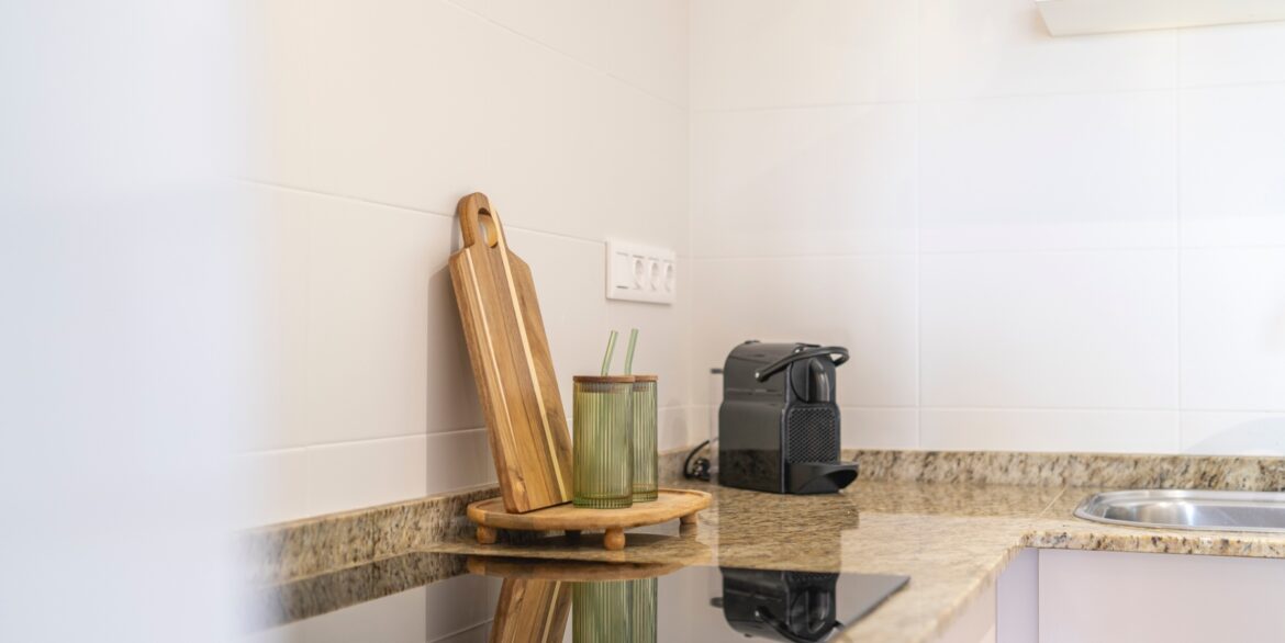 o_1jktd68famqv11mt1ags1lrio1932