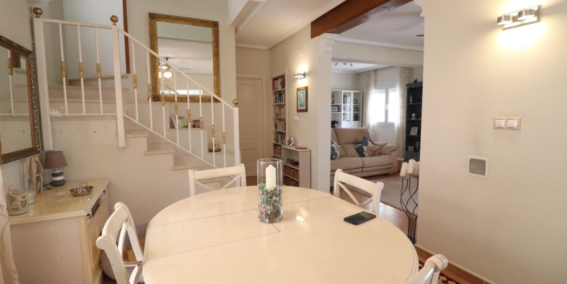 o_1jkv86d0p16851fehh8k49h3j72q