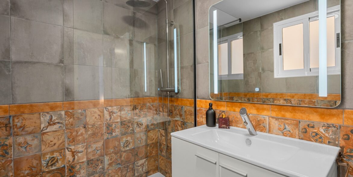 o_1jkvb9i071gou1ko7c1i194sf4e3a