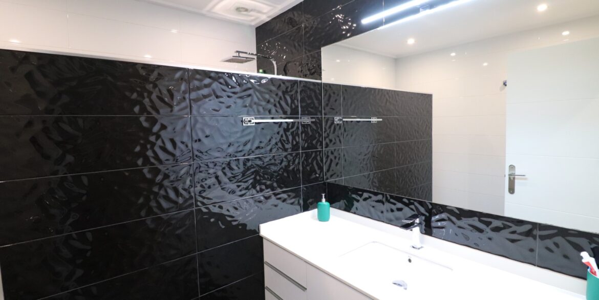 o_1jkvf2m001f5itpb1ugb8eg1jtc3b