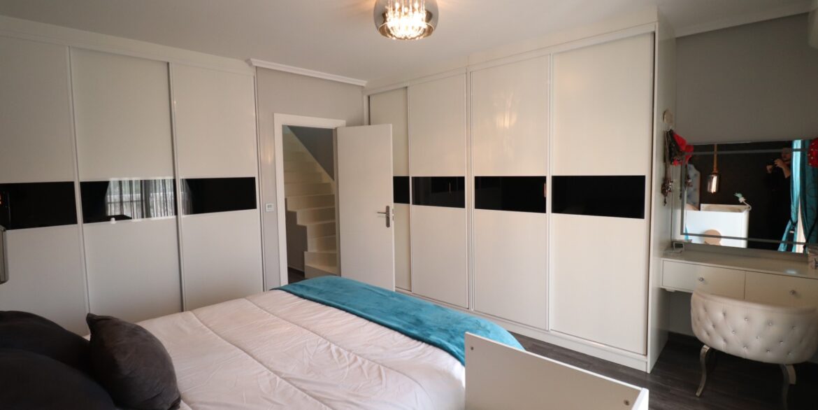 o_1jkvf2m00fq095d1jhpup513j031