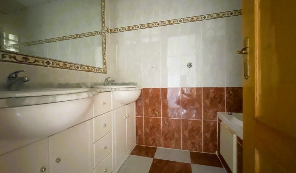 Bathroom-2-CSH125.jpeg-2