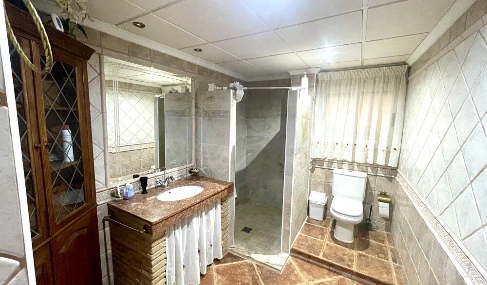 Bathroom-First-Floor-CSH7