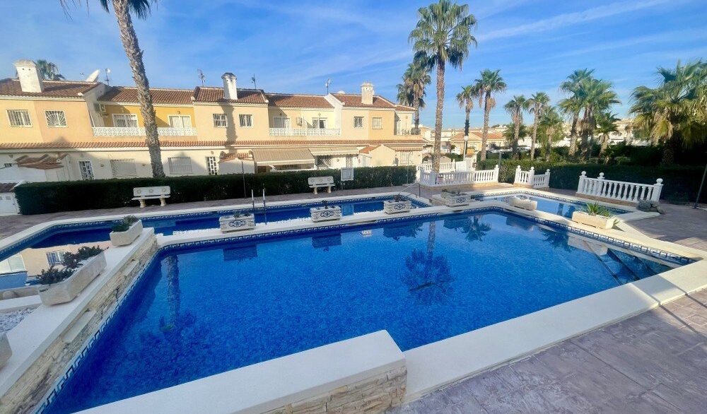 Community-pool-2-CSH145