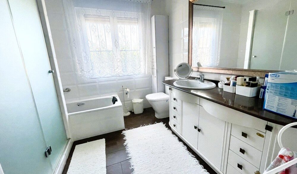 En-suite-bathroom-CSH136.jpeg