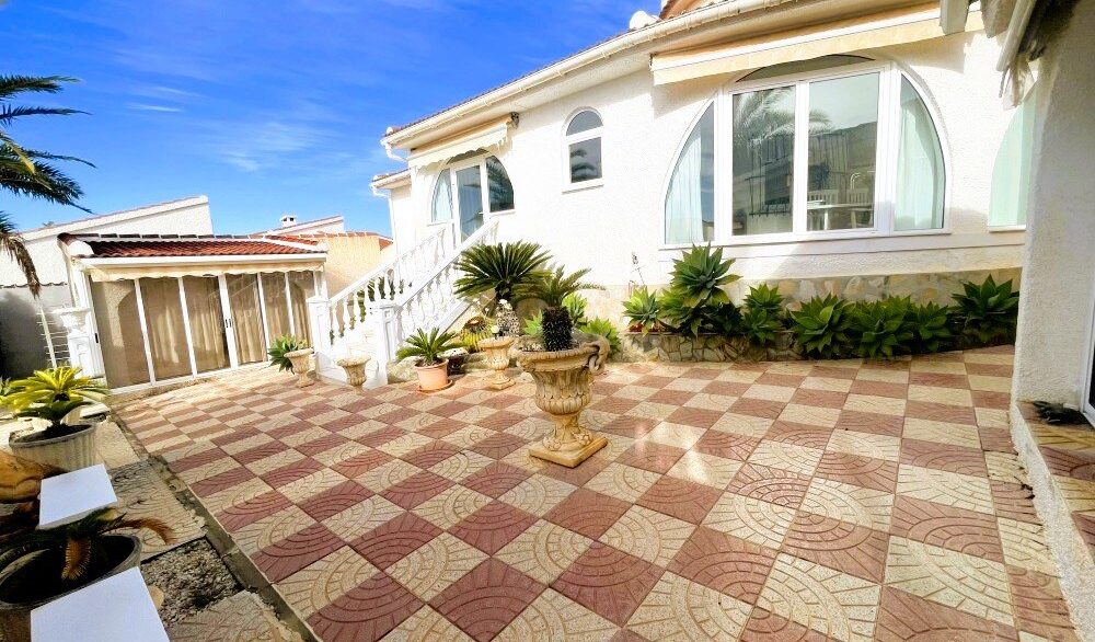 Outside-space-CSH136