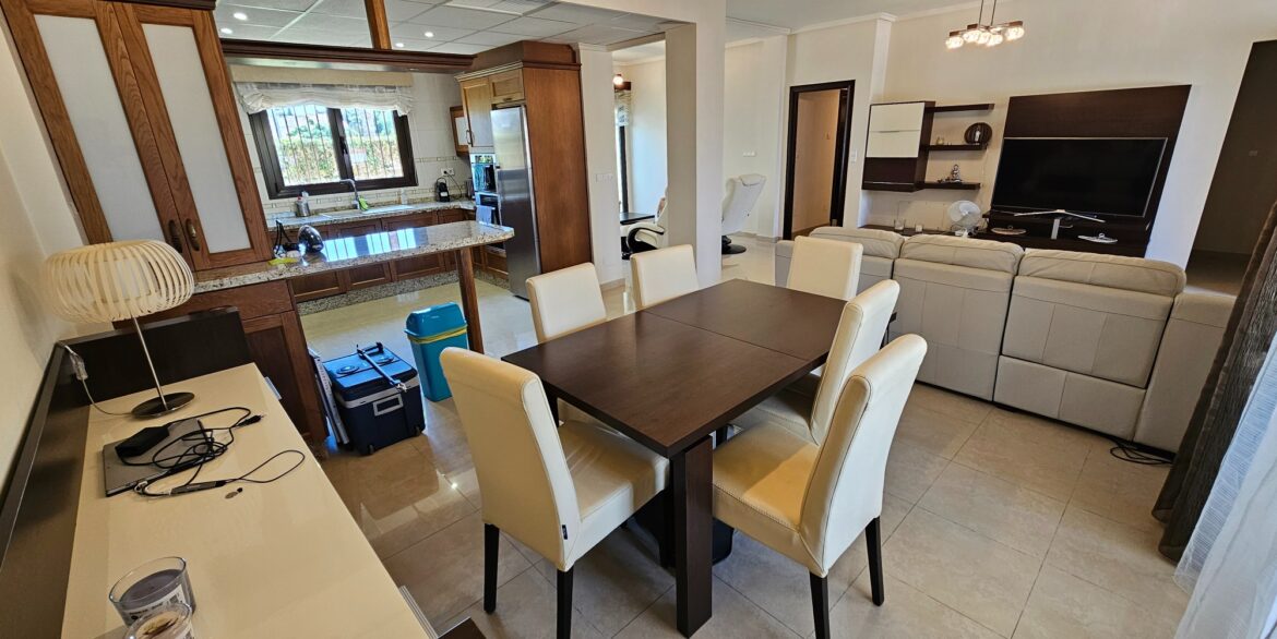 o_1isbjlljn1fuq1qqkvh11cn1l8j20