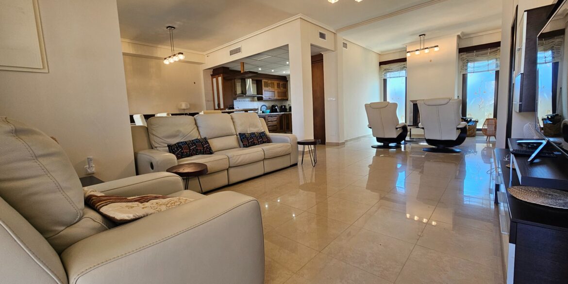 o_1isbjlljnk771df1v8j115i7ub1v