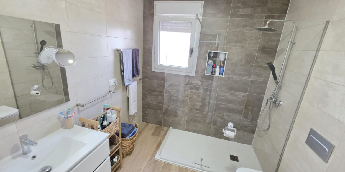 o_1jjq4bdpn130i156c1gmal071fg14m