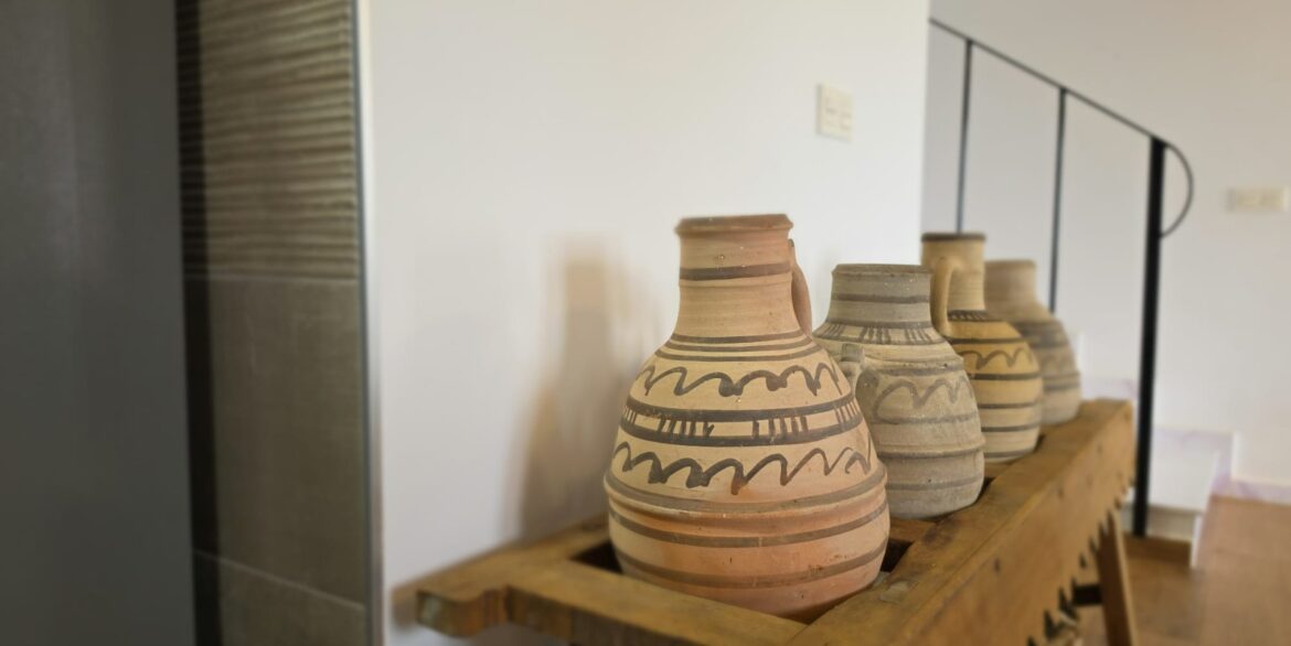 o_1jjq4bdpn1ac2his431u1a1eqf56