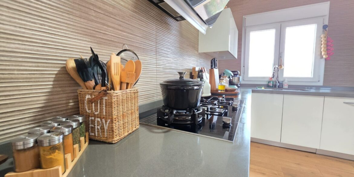 o_1jjq4bdpn1hod1qeh11rg64g1bu94c