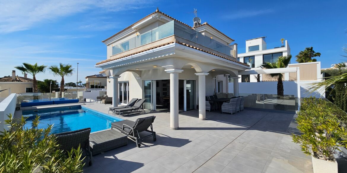 o_1jkit27tsmov1l8v711mre1ha27