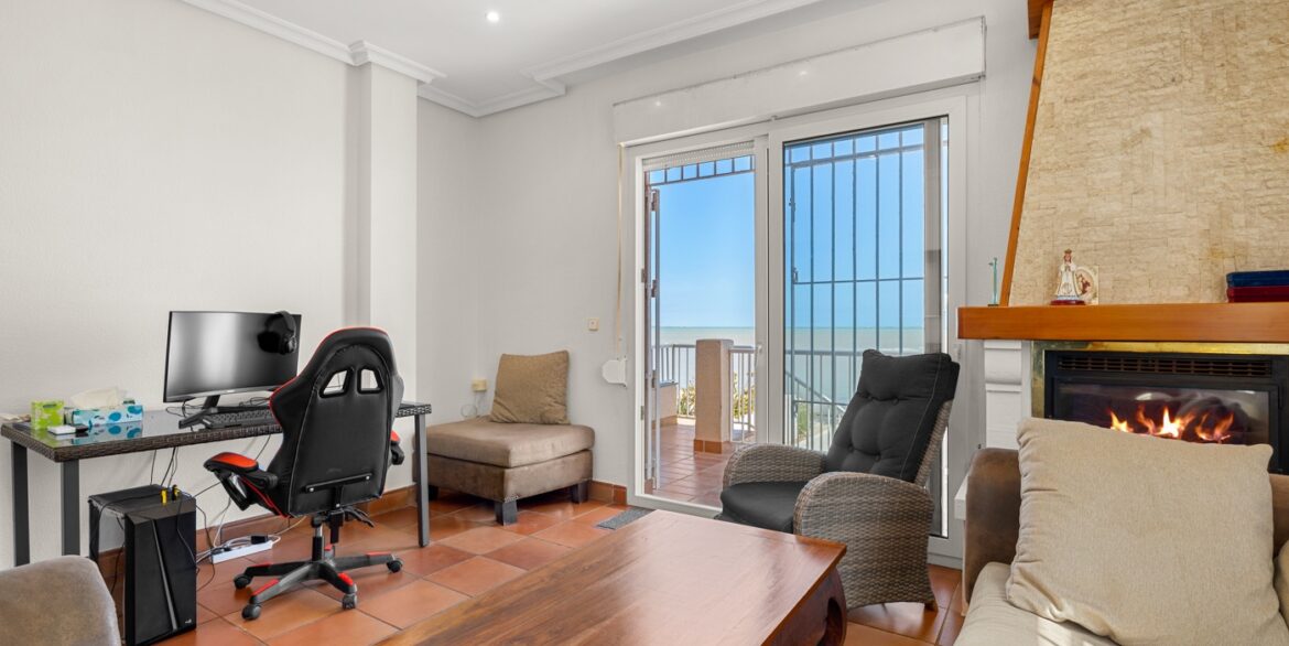 o_1jkvbniav13pl14s41j2011v56vu3f