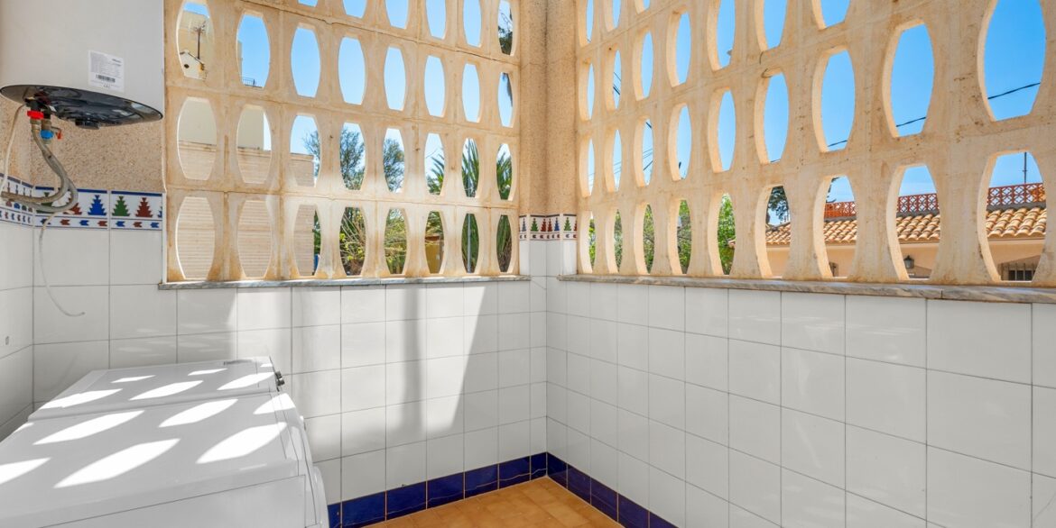 o_1jkvbniav1uig1bsk9e681nf03b