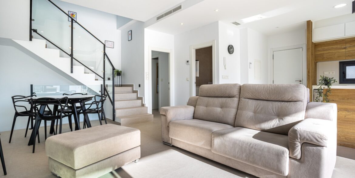 o_1jkvjqch91p5ljh01oat1nfg1v993h