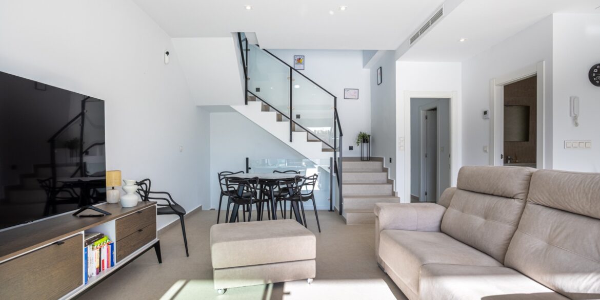 o_1jkvjqch91rilr4btjui5t1k5i3g