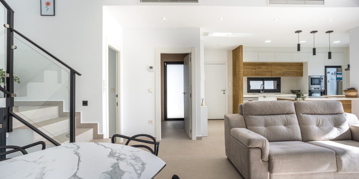 o_1jkvjqch92ejubtm5ur8k1fqe3i