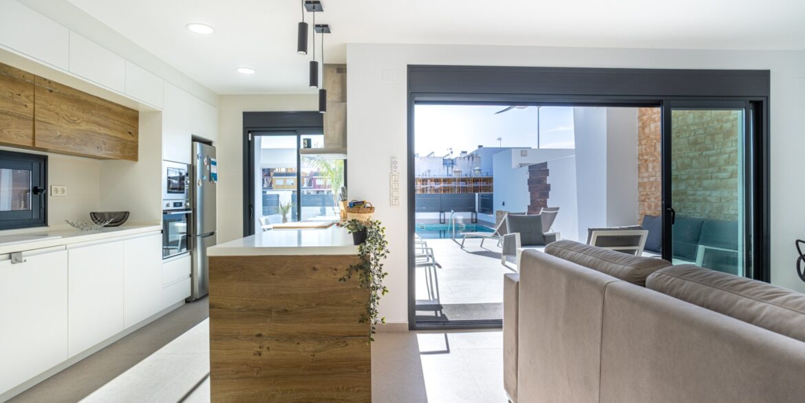 o_1jkvjqch98qqqqa1lifeuj1b3g3b