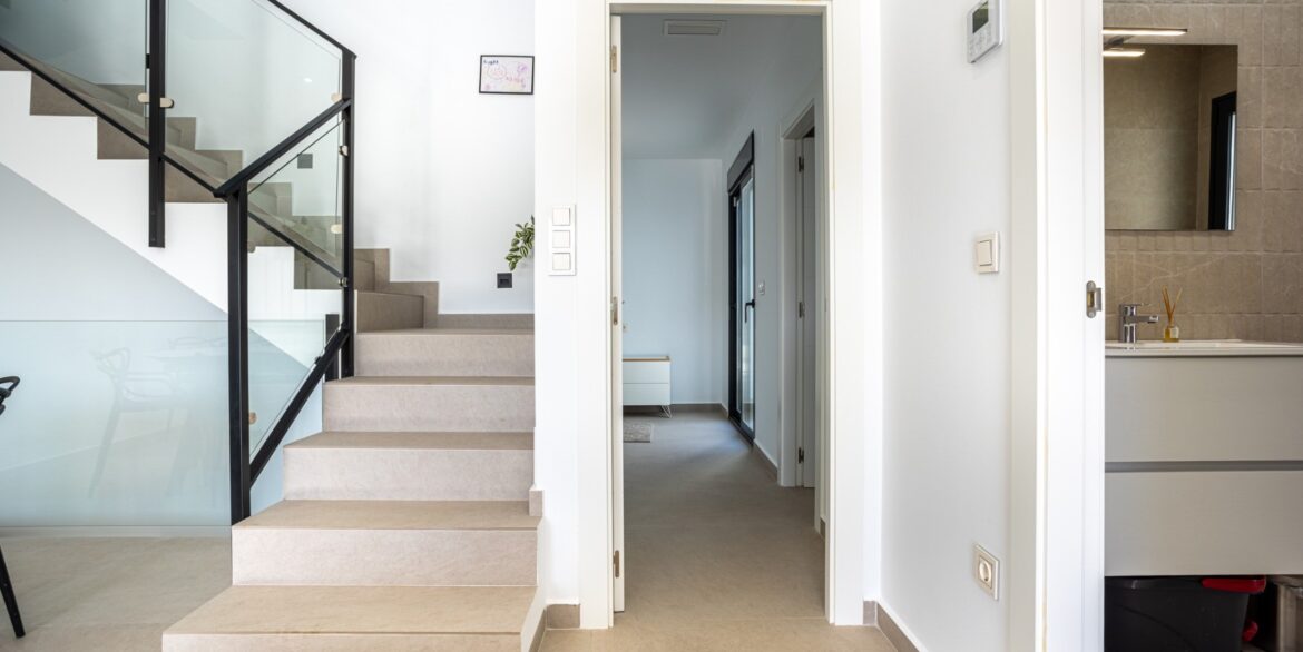 o_1jkvjqch9h5j1t5tlb1d9n6a93k