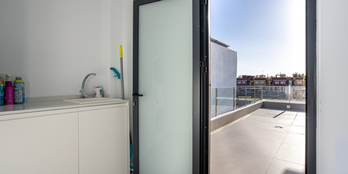 o_1jkvjqcha1agc10ht2b71s1215294c