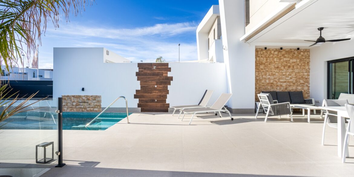 o_1jkvjqcha1clunklrlft5oa8h4g