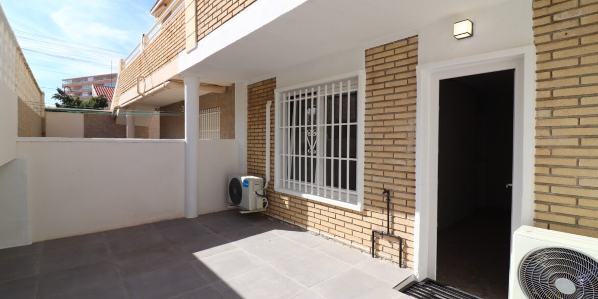 o_1jl222aeid85pcbuh4122p1h722d