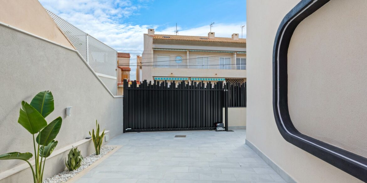 o_1jl48024b1p7g2jpv0m1to99hs35