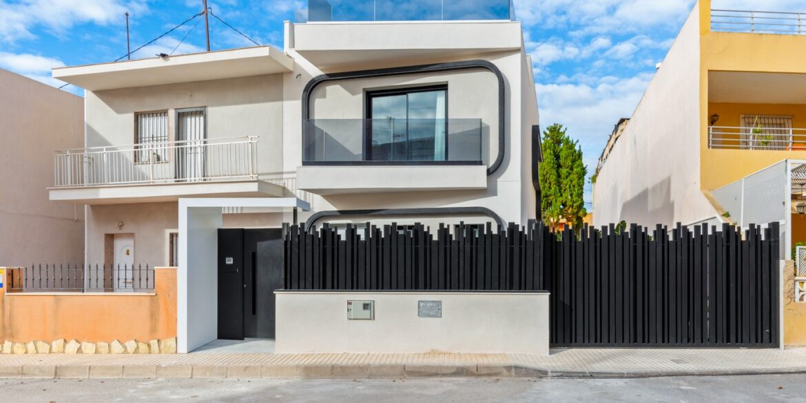 o_1jl48024bg391mvll81r6q1e222e