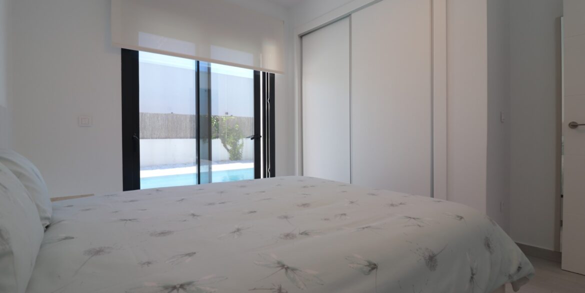 o_1jl6q5r4e174os9psl17cl1q7j2p