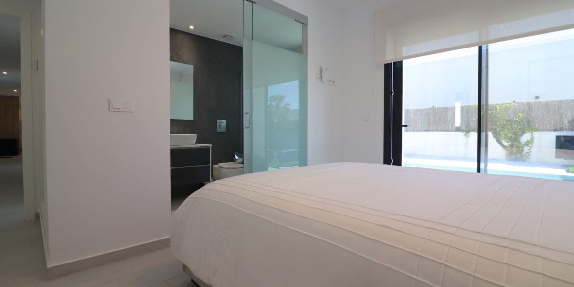 o_1jl6q5r4eed325p1tr612ddrcu2j