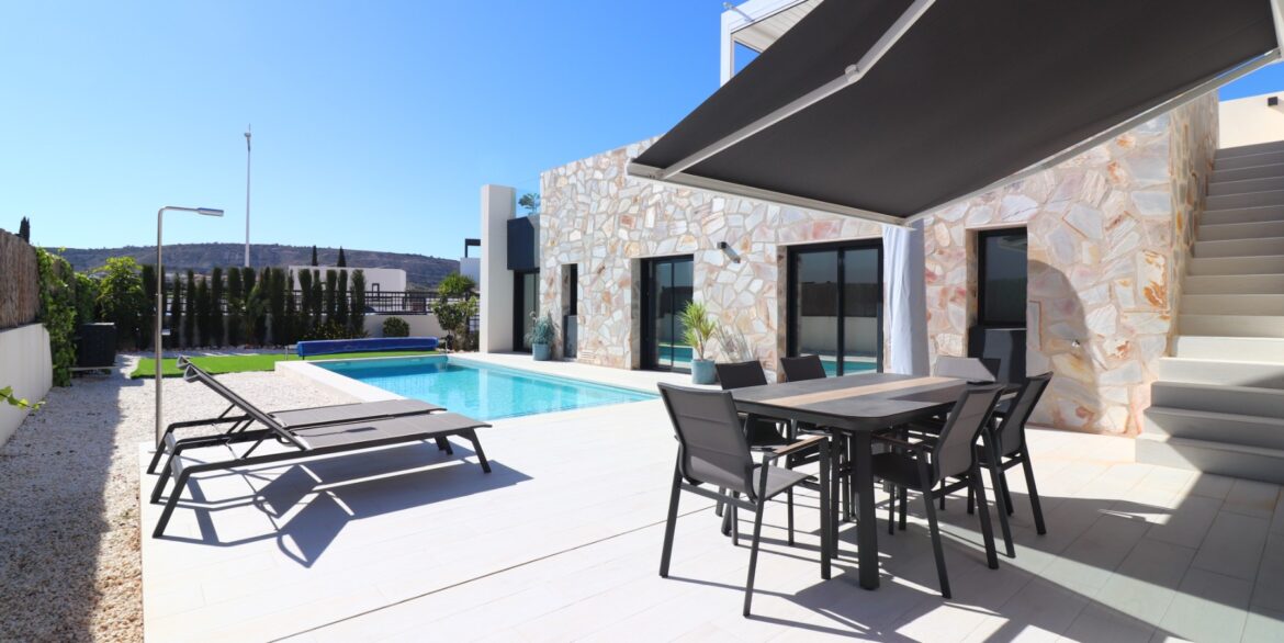 o_1jl6q5r4eg791e0m1vd75gg1ej2t