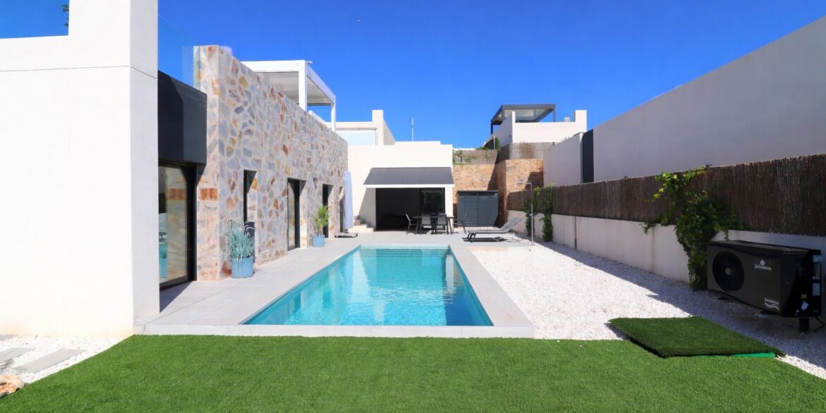 o_1jl6rd3mq1e9214g5uvqttad819