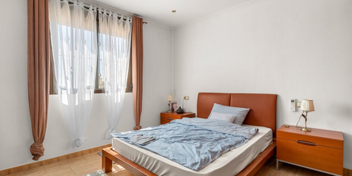 o_1jlc12845191v176pe8jdrb3is3b